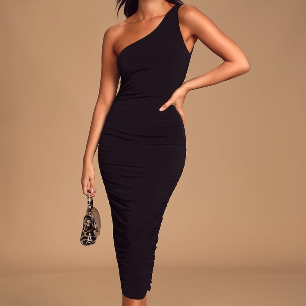 LuLu’s black One Shoulder Midi Fitted Dress